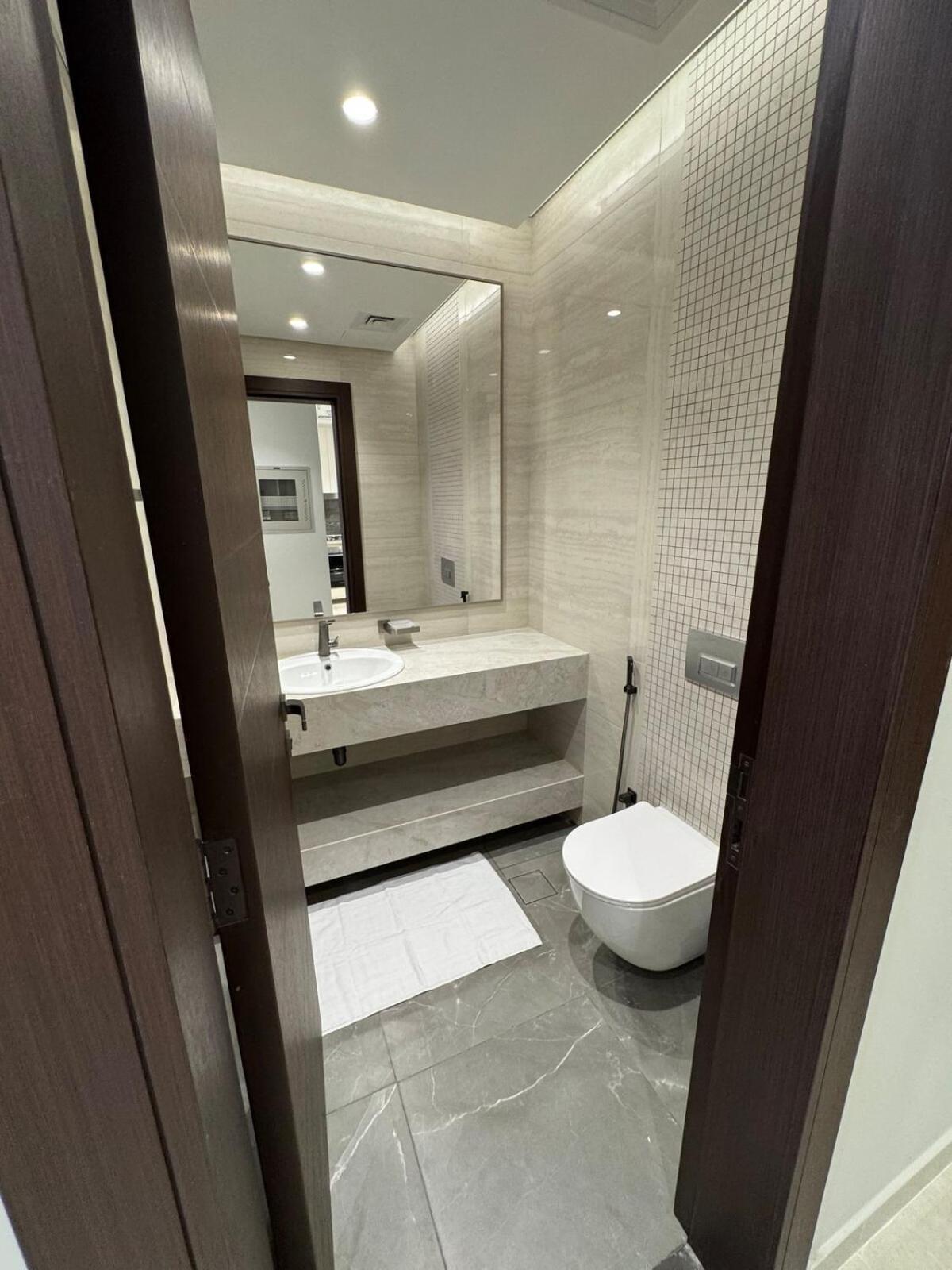 Luxury 1-br In Business Bay Apartment Dubai